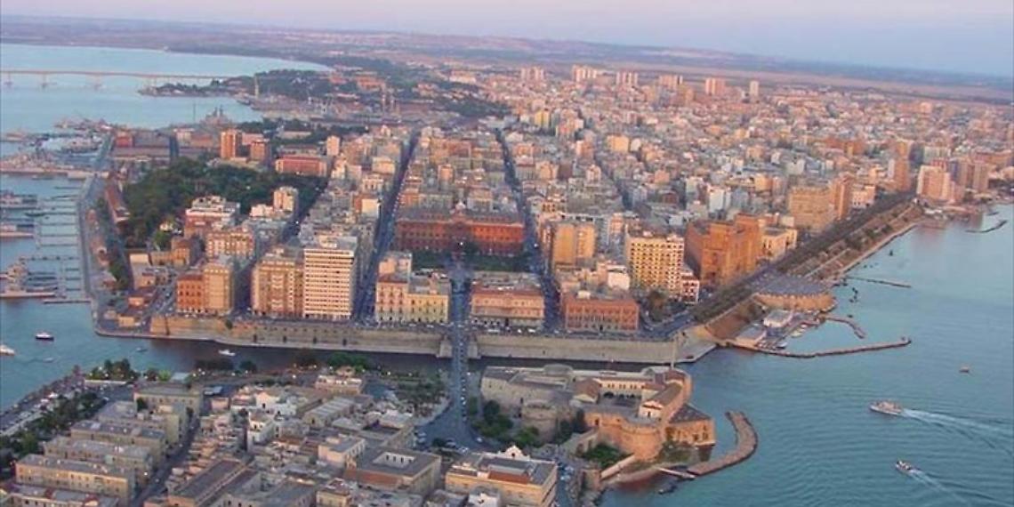 Veduta aerea di Taranto