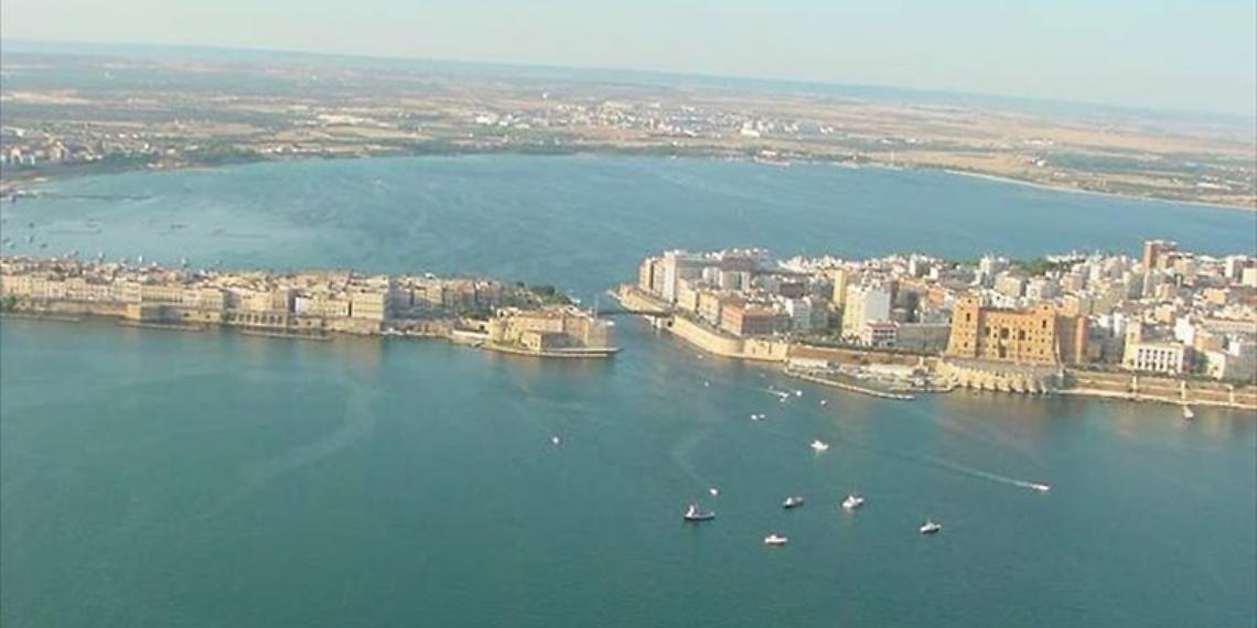 Una veduta aerea di Taranto