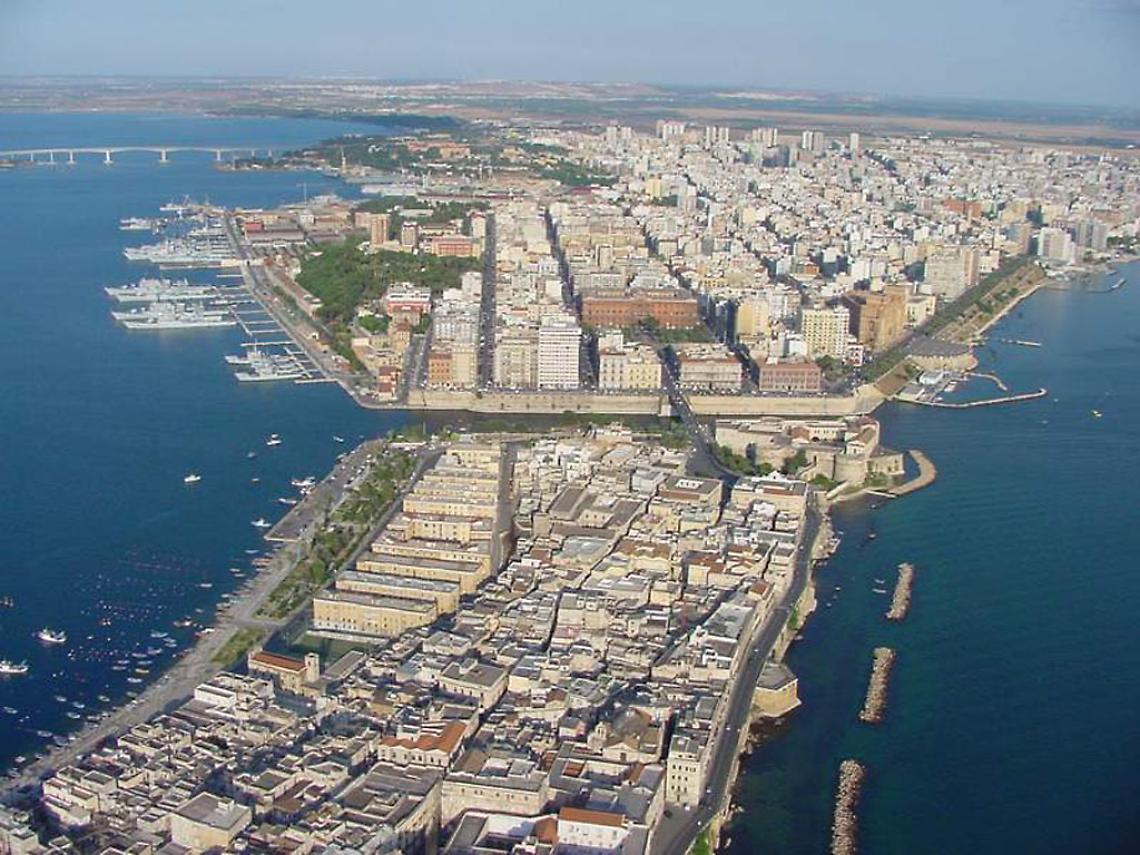 Una veduta aerea di Taranto
