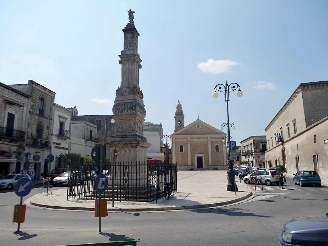 Una piazza centrale di Sava