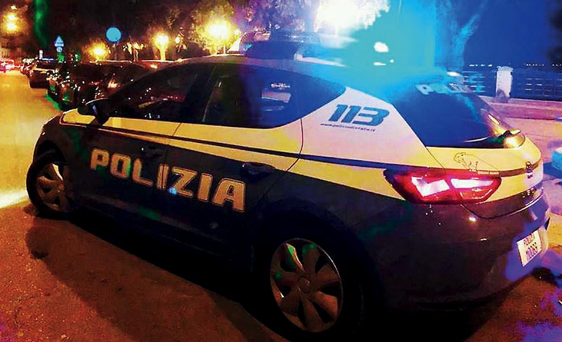 Una volante della Polizia