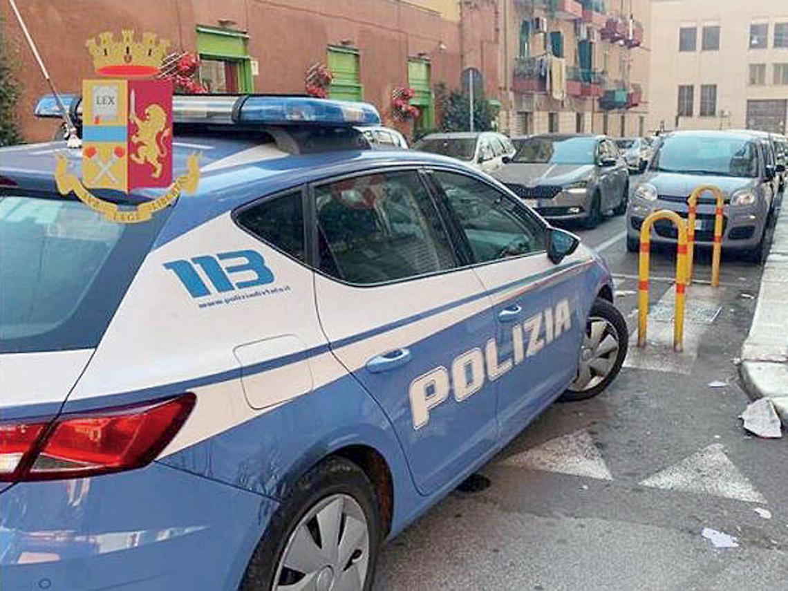 Una volante della Polizia