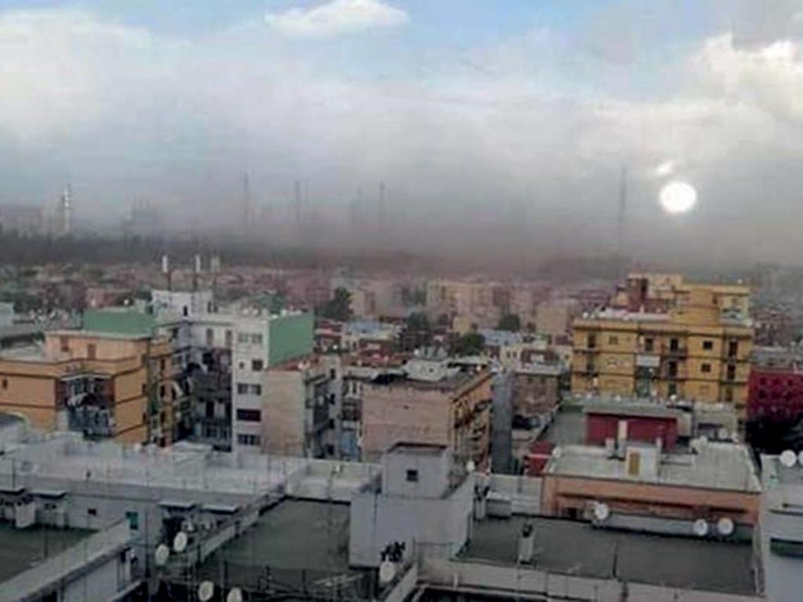 Il quartiere Tamburi avvolto dalle polveri
