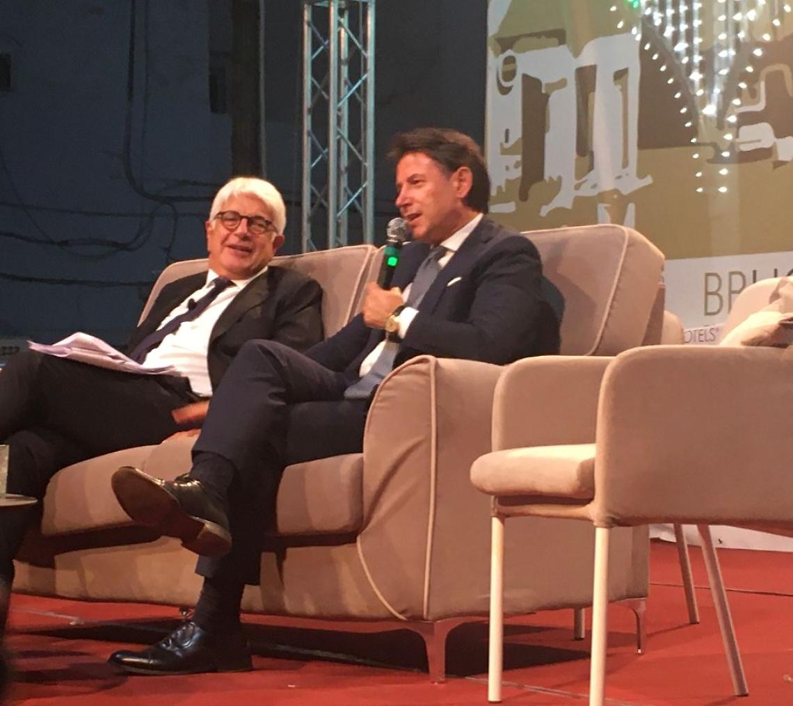 giuseppe conte durante l'intervista a ceglie