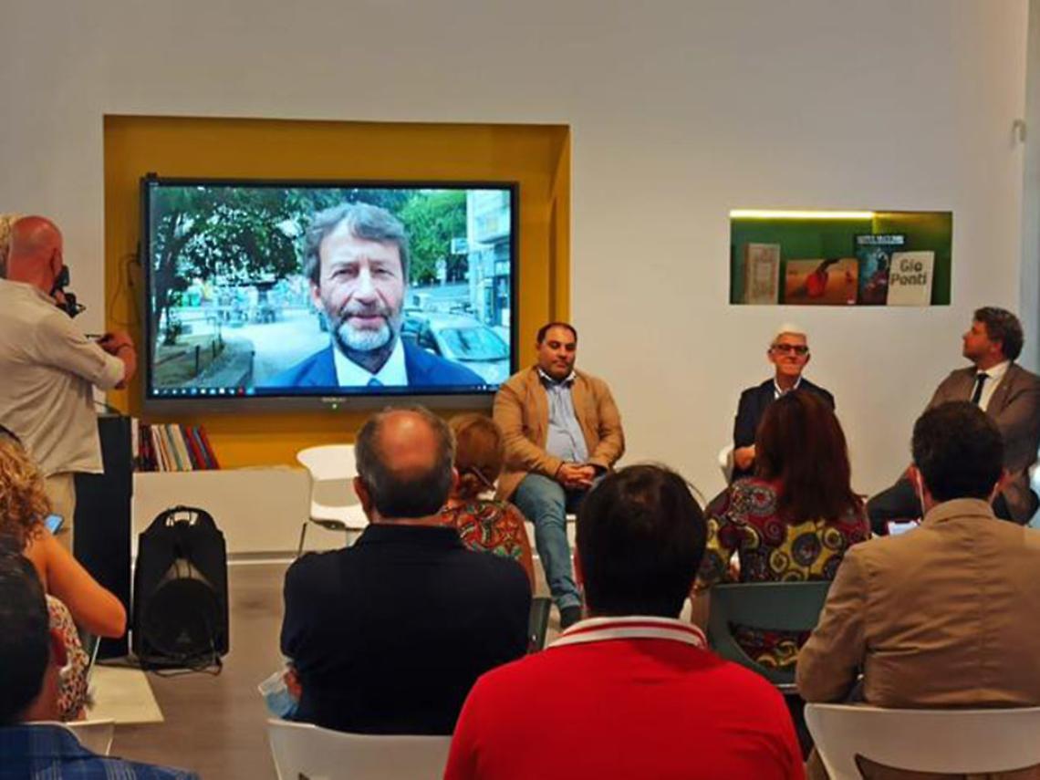 Un momento della presentazione della Biennale del Mediterraneo