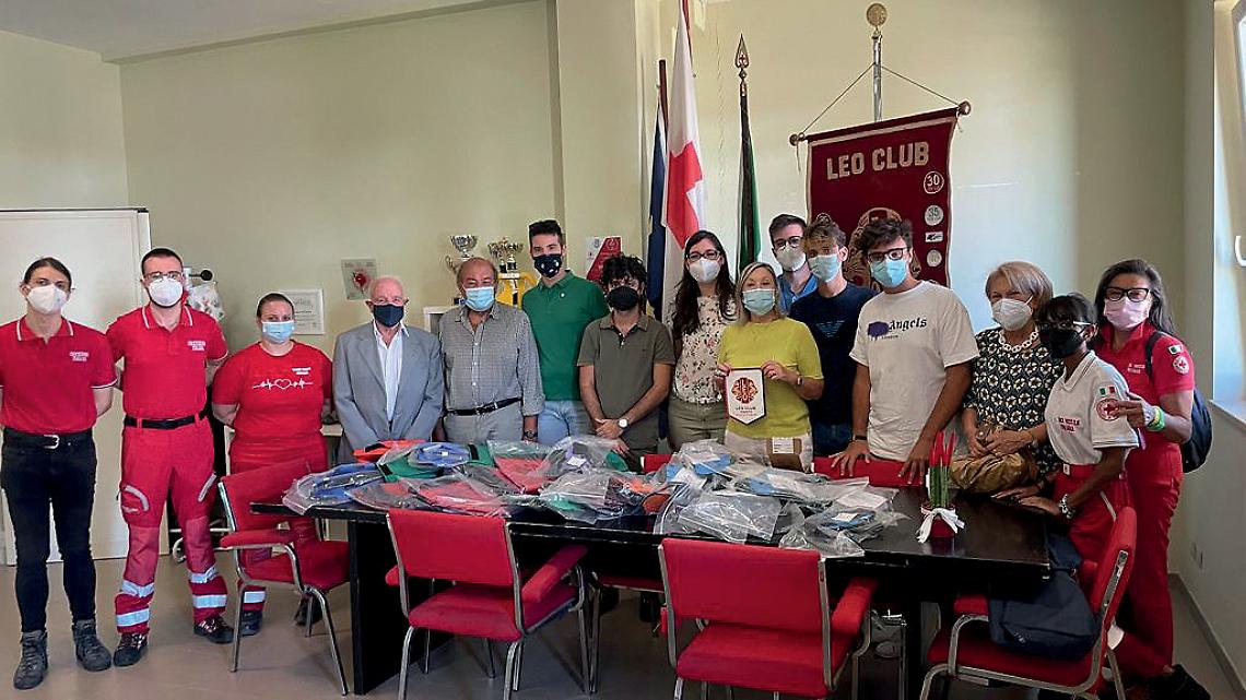 Donazione alla Croce Rossa dei Leo Club di Taranto