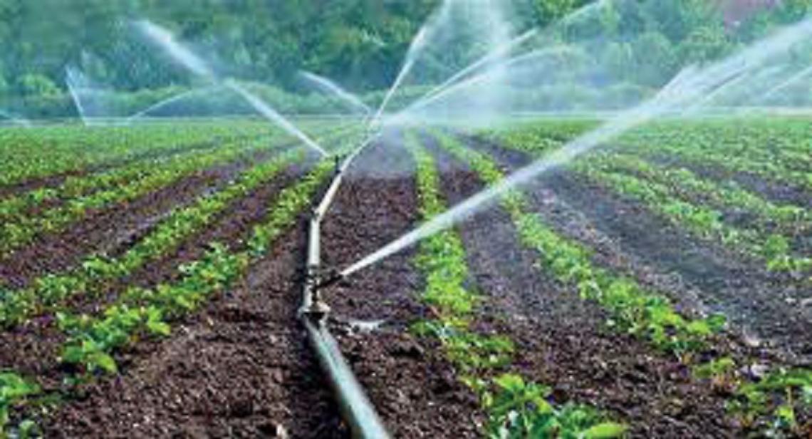 L’irrigazione di un terreno agricolo