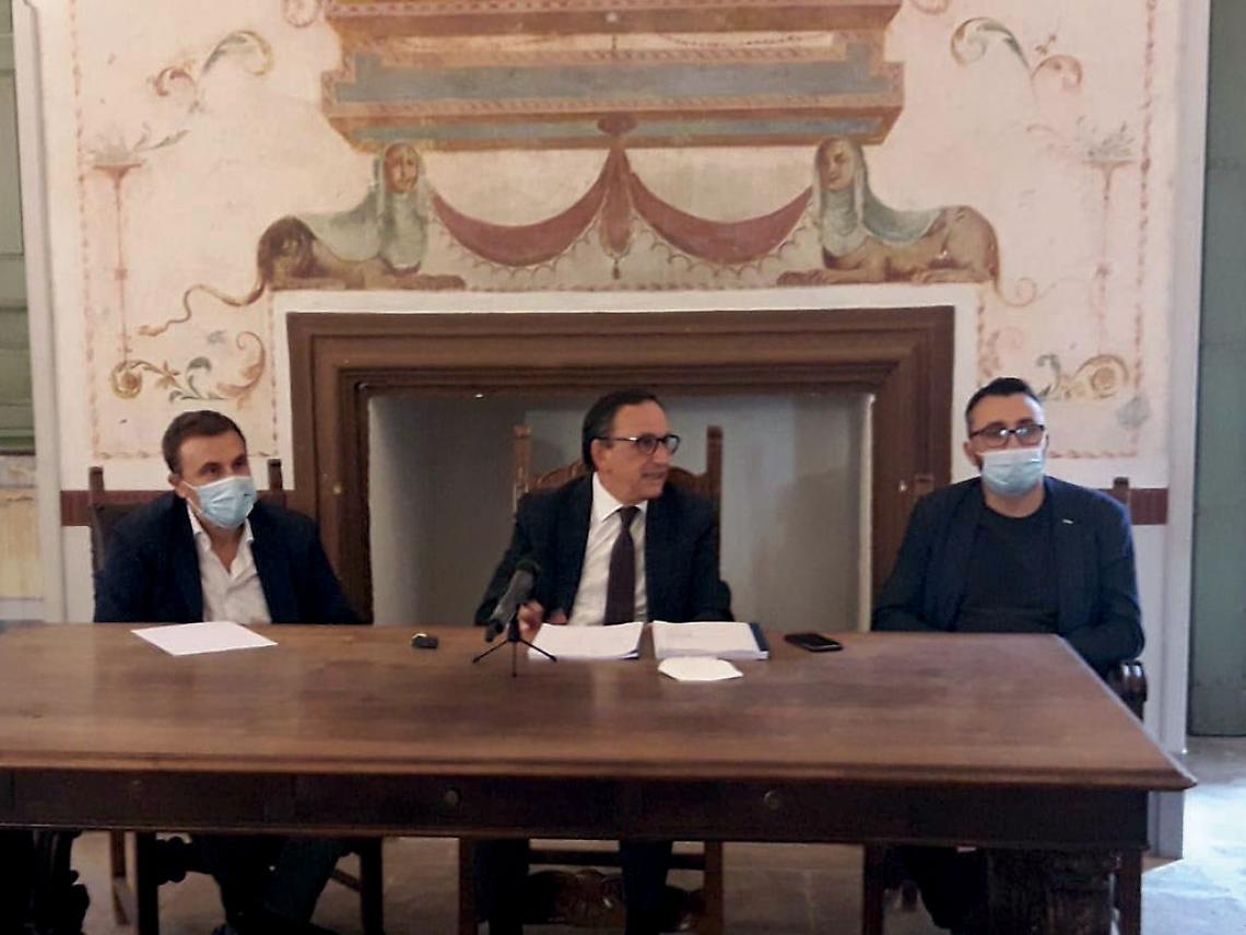 La conferenza stampa del sindaco di Martina Franca Franco Ancona (al centro)