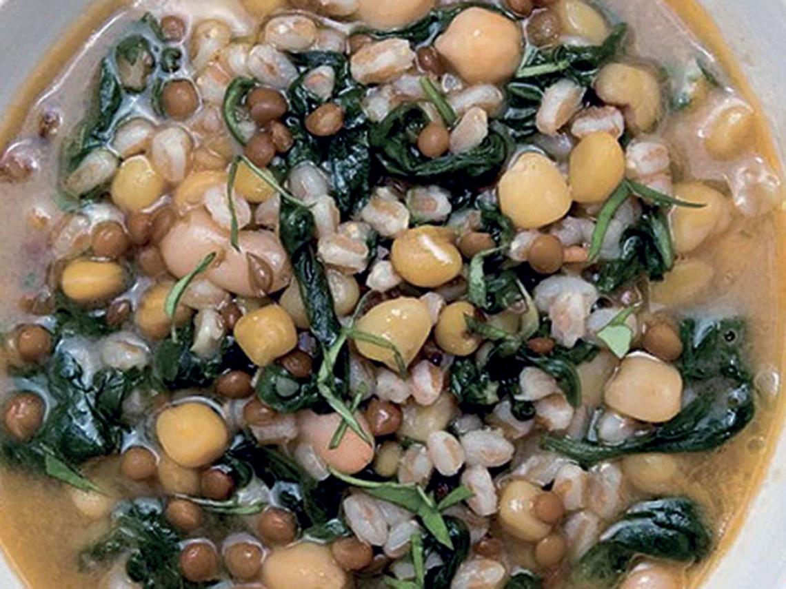 Zuppa di legumi e di cicoria