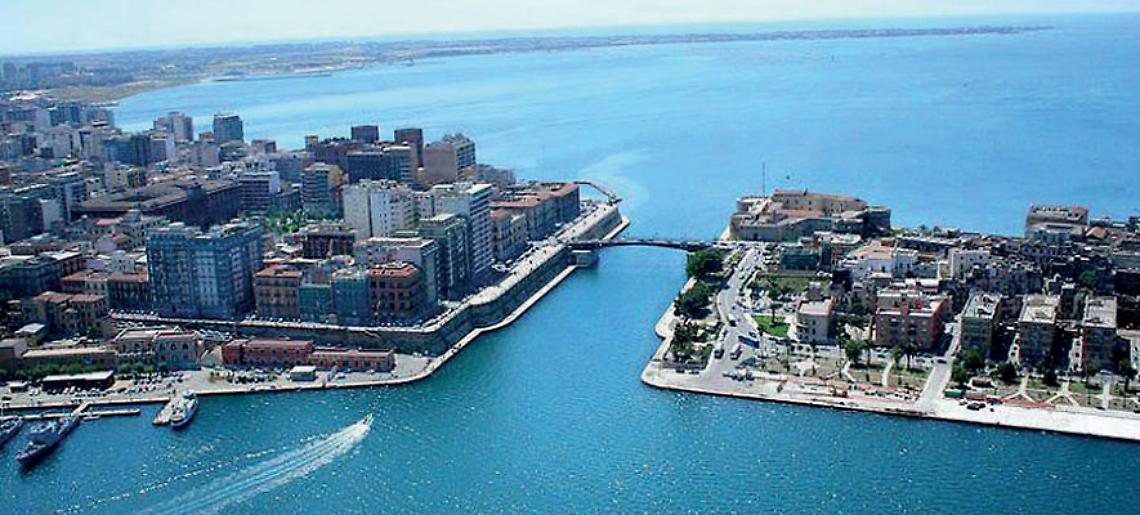 Veduta aerea di Taranto