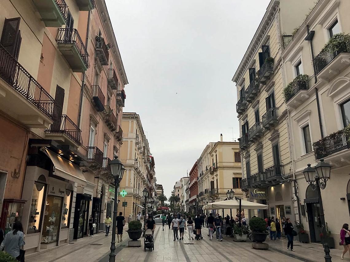 passeggio in via D'Aquino