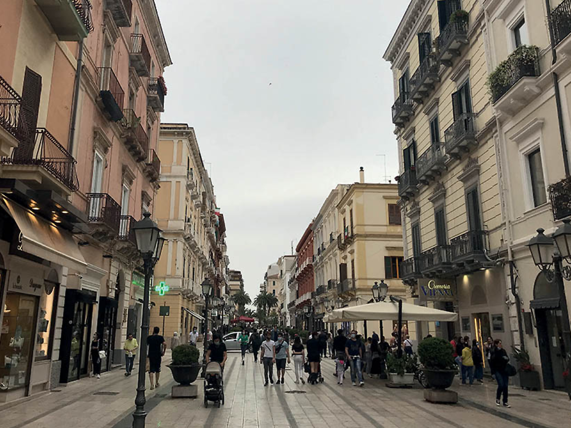 passeggio in via D'Aquino