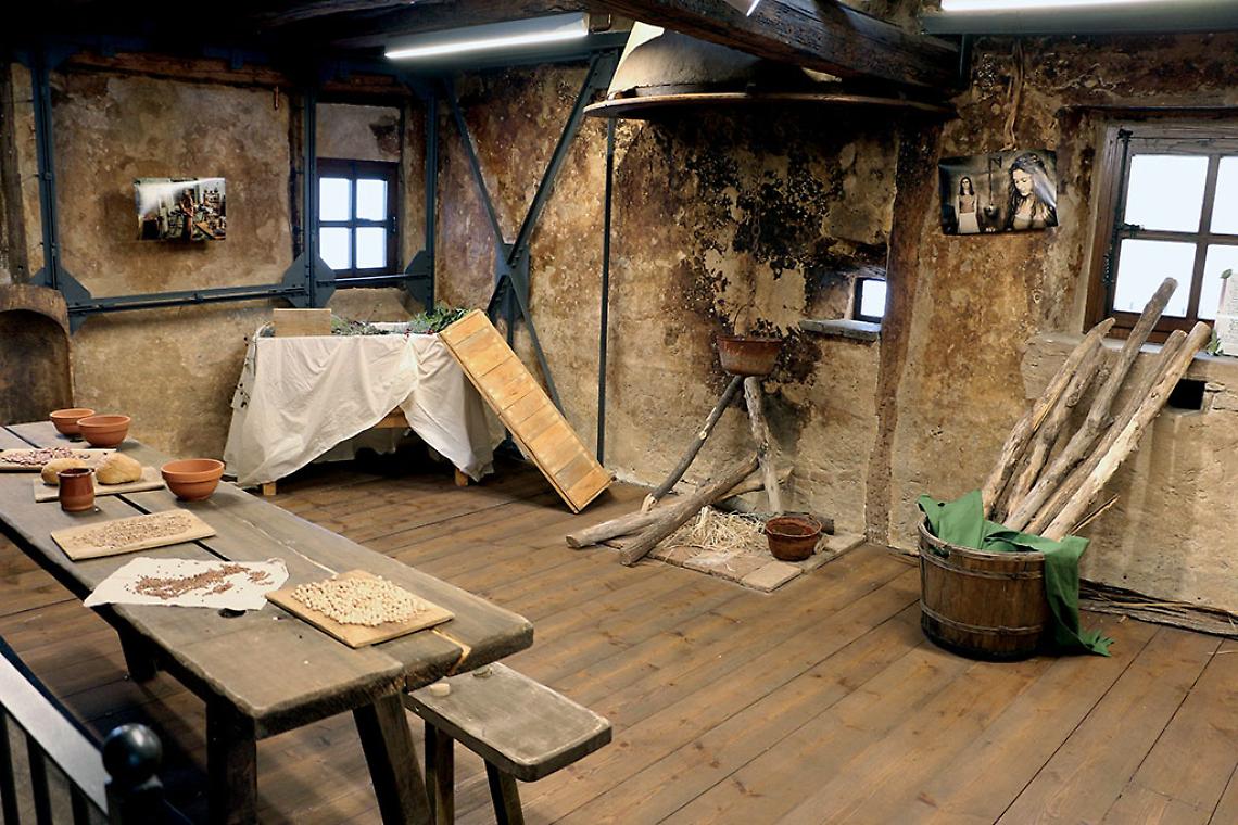 Cividale,_casa_medievale_03_cucina