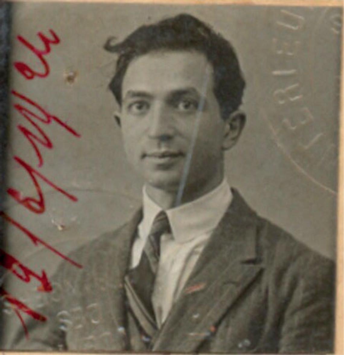 Michele Pierri nel 1924 a Parigi;