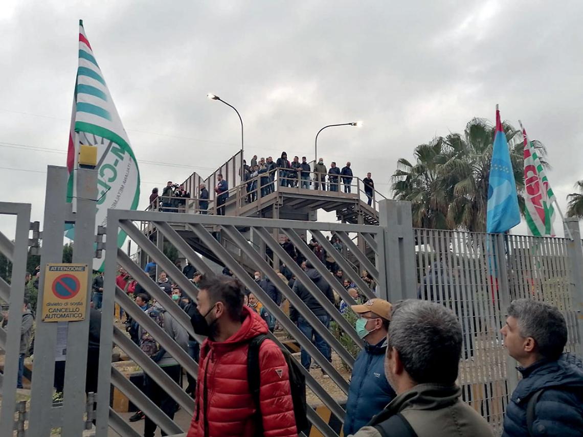 Lo sciopero ad Acciaierie d'Italia
