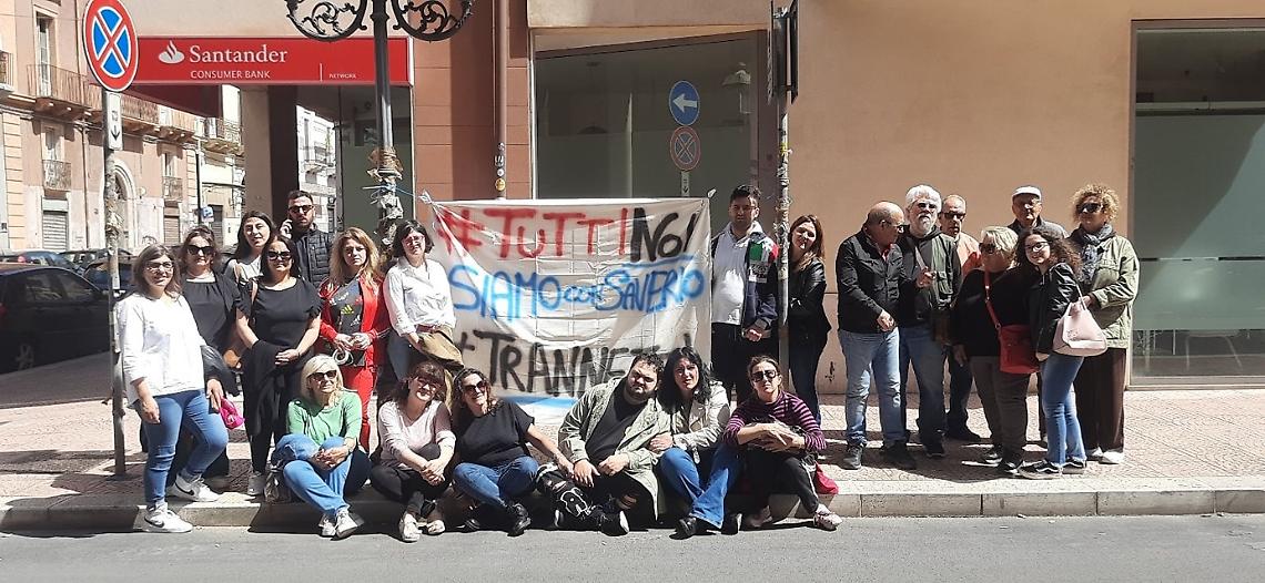 Il presidio davanti alla Prefettura