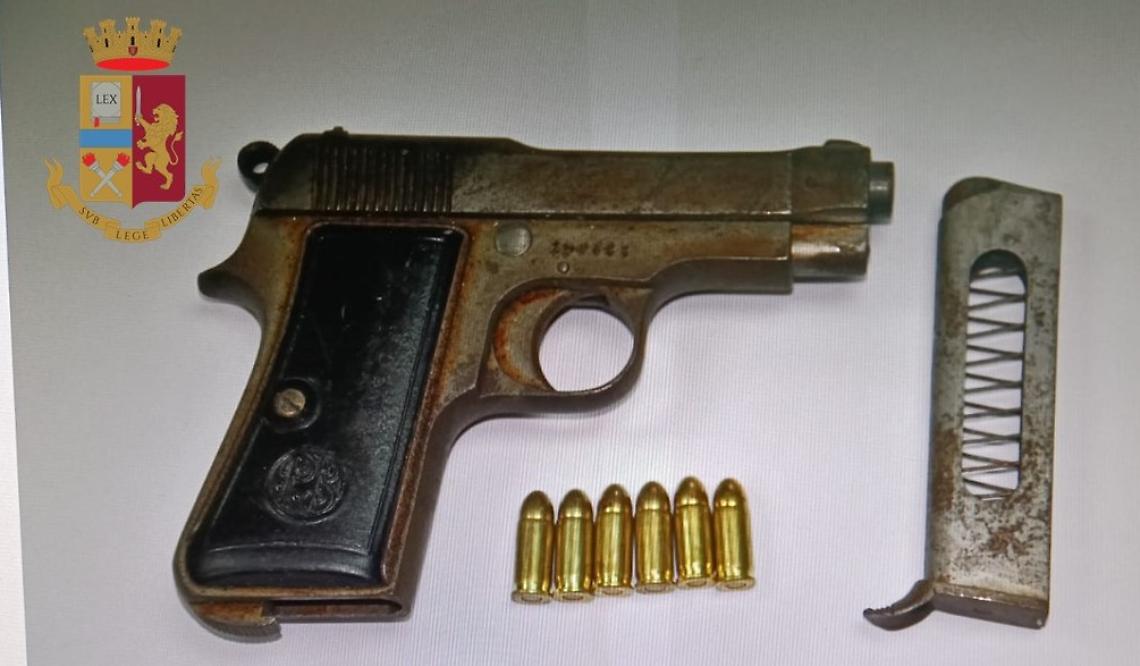 Pistola sequestrata dalla Polizia di Stato