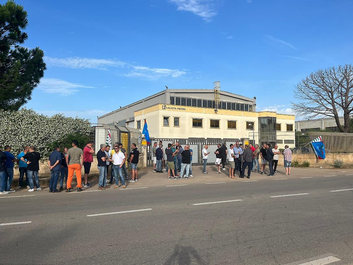«Lunedì  saranno rimossi i presidi dinanzi le portinerie dello stabilimento siderurgico»