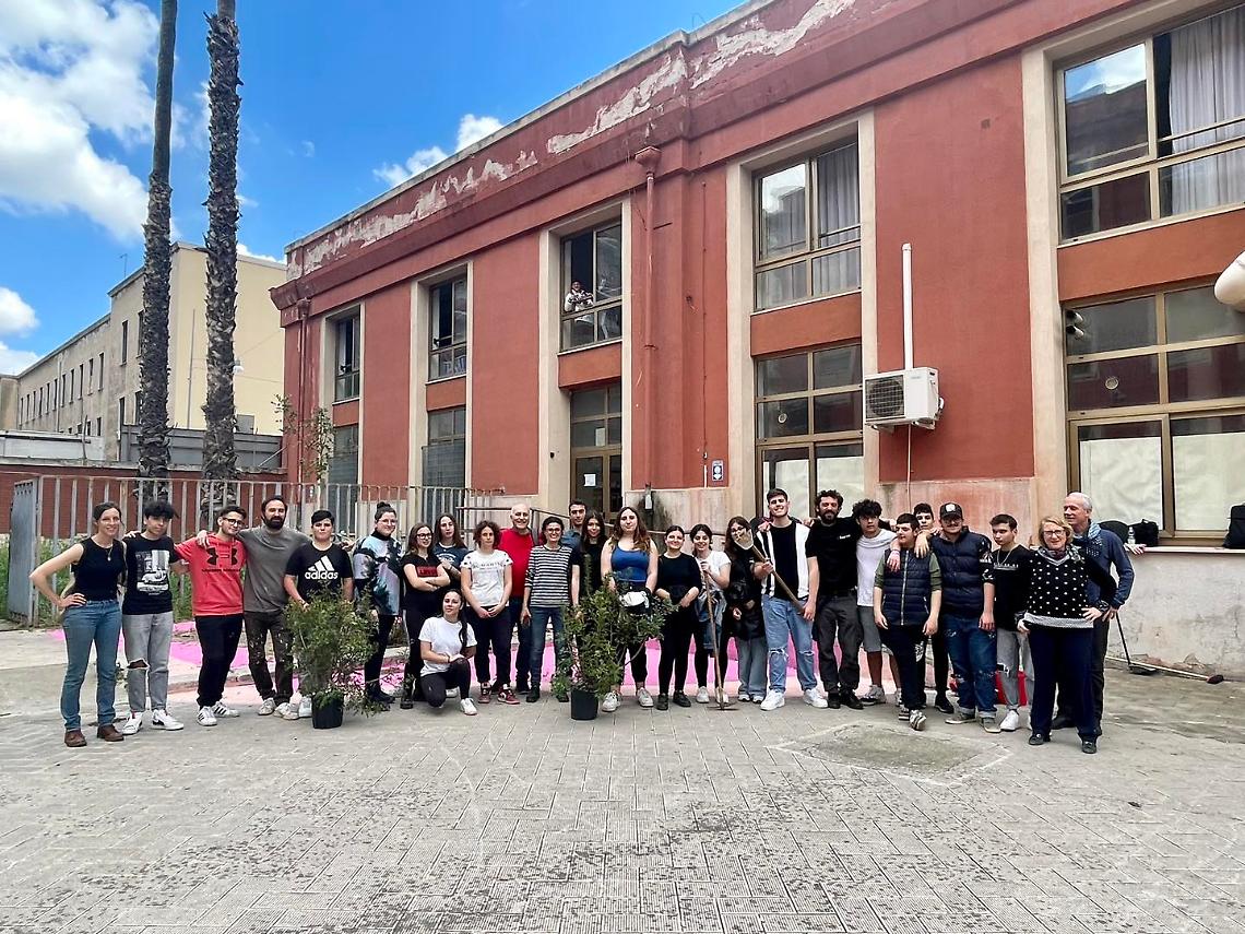 Docenti e studenti dell'Istituto "Righi"