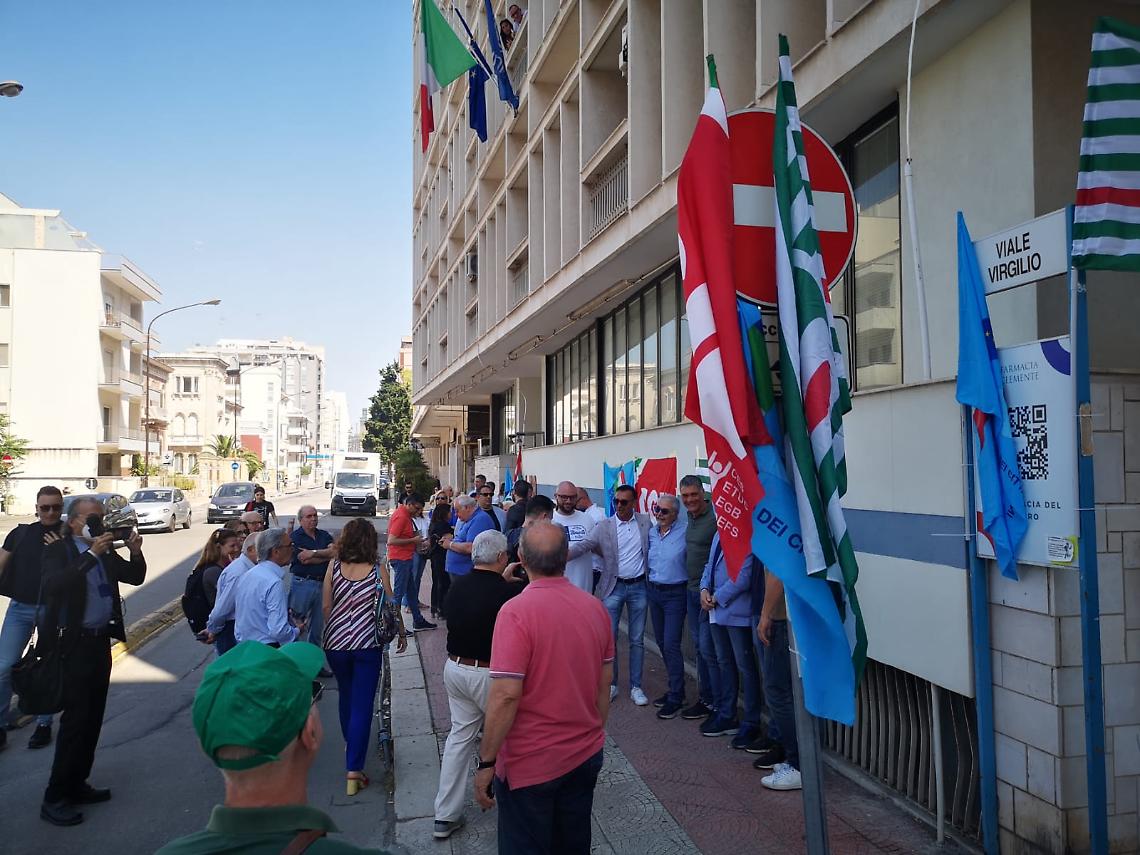 Il sit-in dei sindacati
