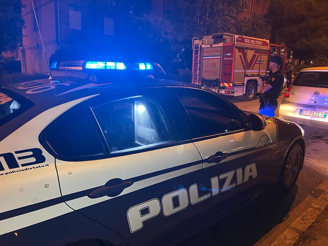Polizia e Vigili del fuoco sul posto - foto di Francesco Manfuso 