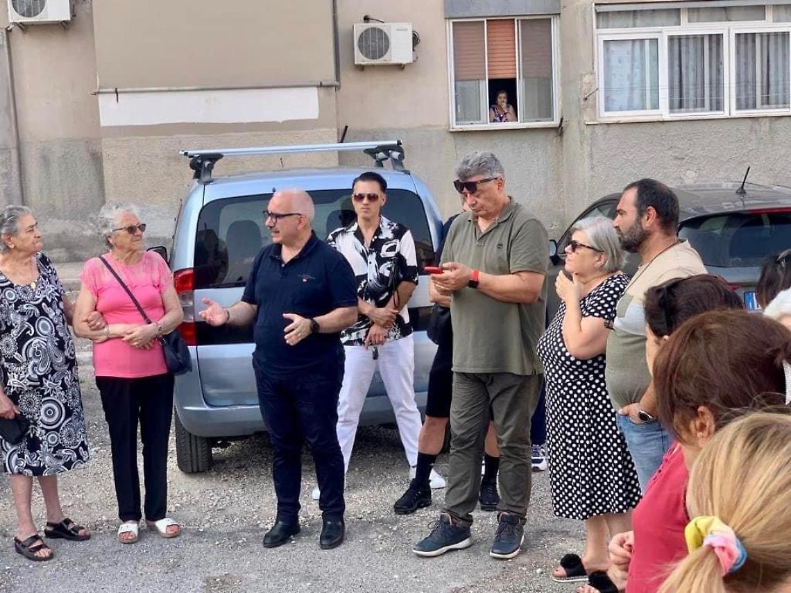 Cosimo Borraccino nel quartiere Paolo Vi 