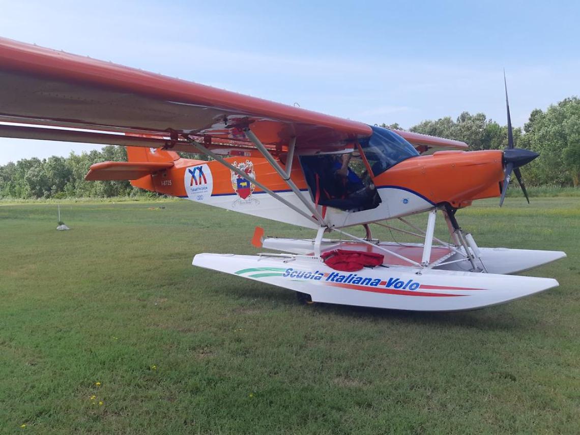 Idrovolanti con la livrea Taranto 2026 in volo  fra Puglia e Albania