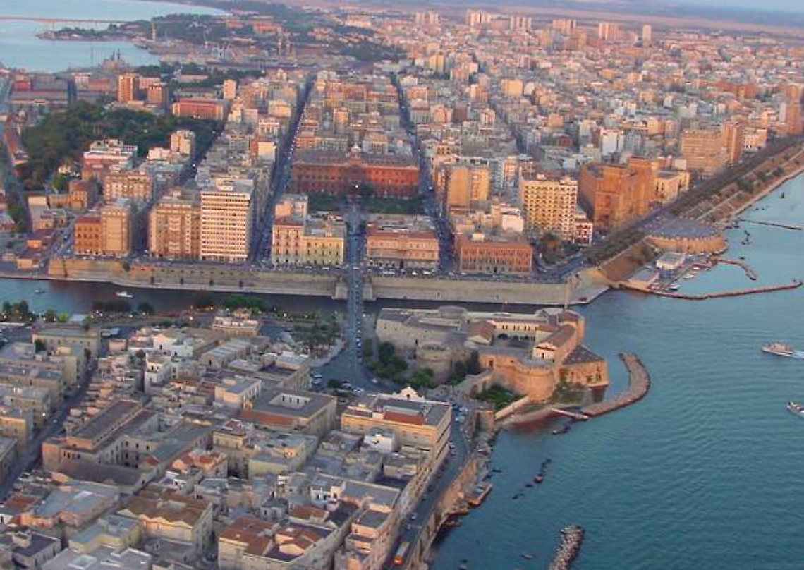 Una veduta aerea della città (foto d'archivio)