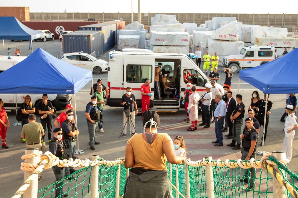 Lo sbarco in Toscana (dal profilo twitter di Msf)