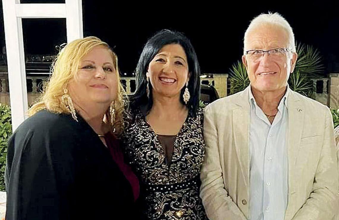 Da sinistra: Cotrina Orlando (segretaria del circolo MCL di Torricella), Grazia Pignatelli (presidente del circolo) e Francesco Boccuni