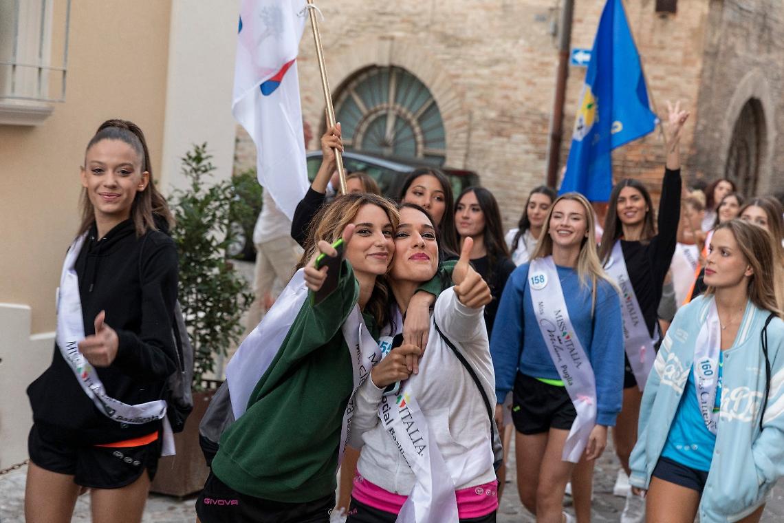 Alcune ragazze in gara a Miss Italia 2023