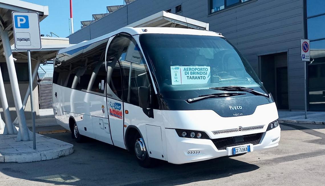 La navetta Ctp per raggiungere l'aeroporto di Brindisi
