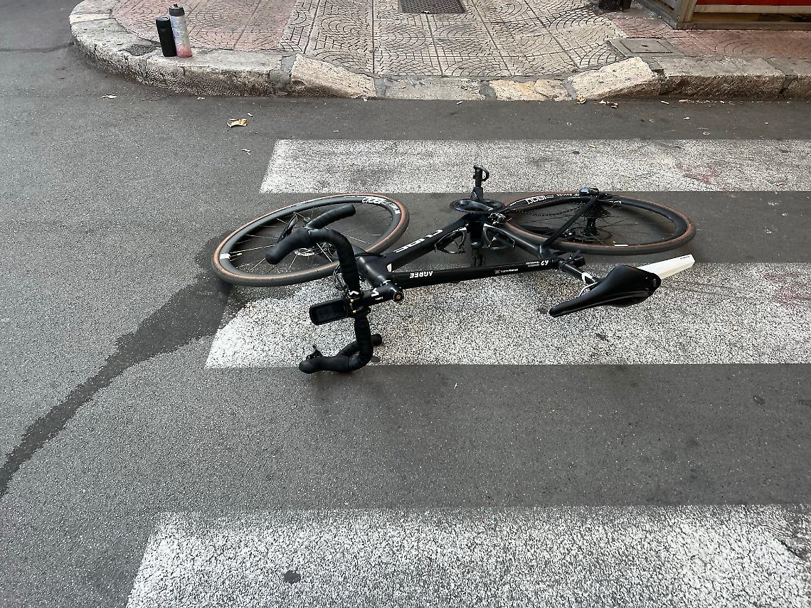 Incidente in via Cesare Battisti - foto Francesco Manfuso
