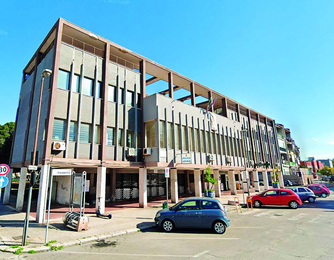 L'edificio che ospita gli uffici comunali del quartiere Tamburi