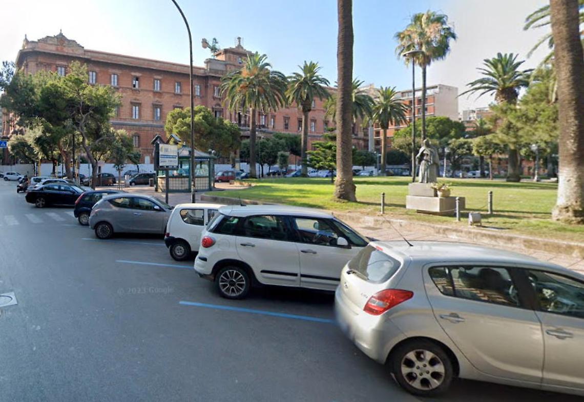 Taranto, strisce blu in corso Umberto