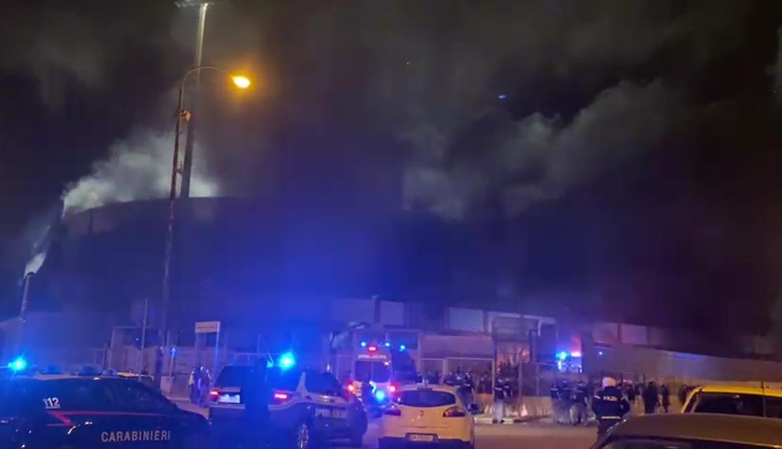 L'incendio in curva sud
