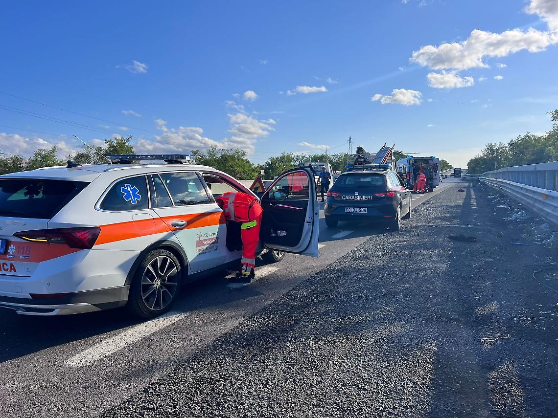 Nuova tragedia della strada -Foto Manfuso