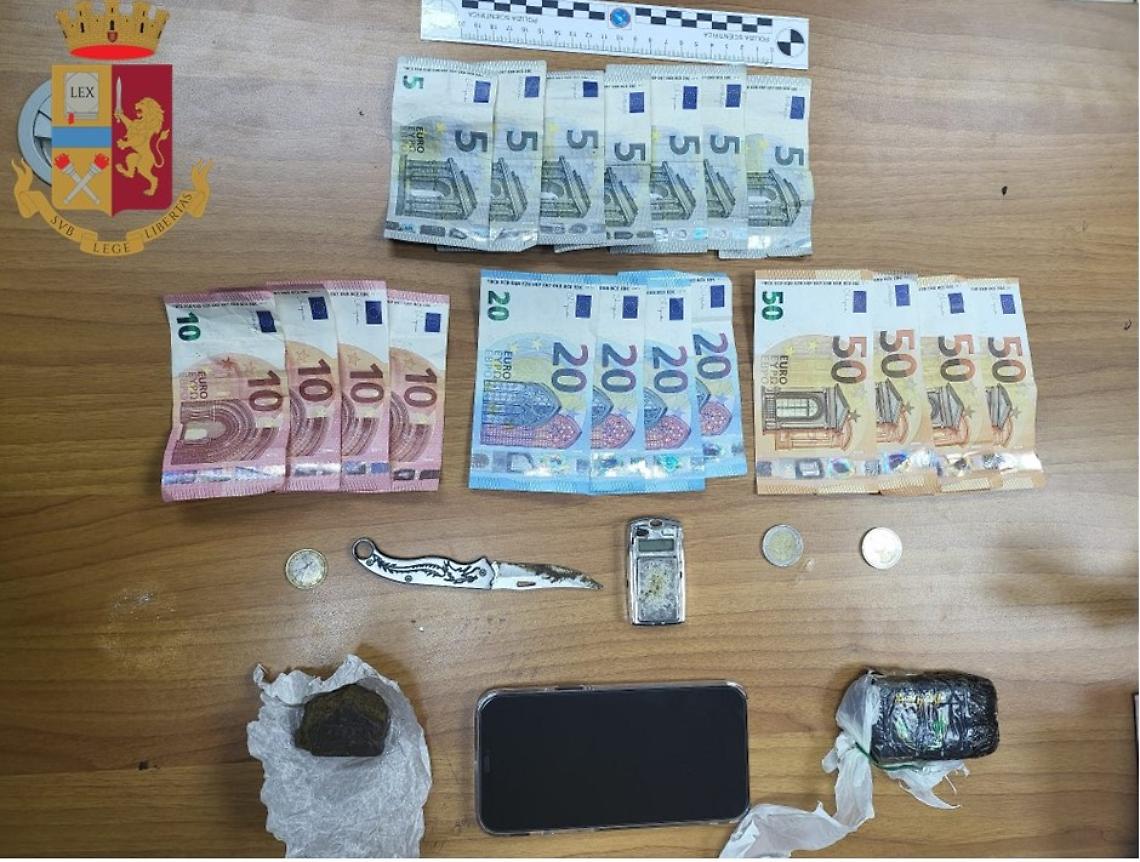 La droga e i soldi sequestrati