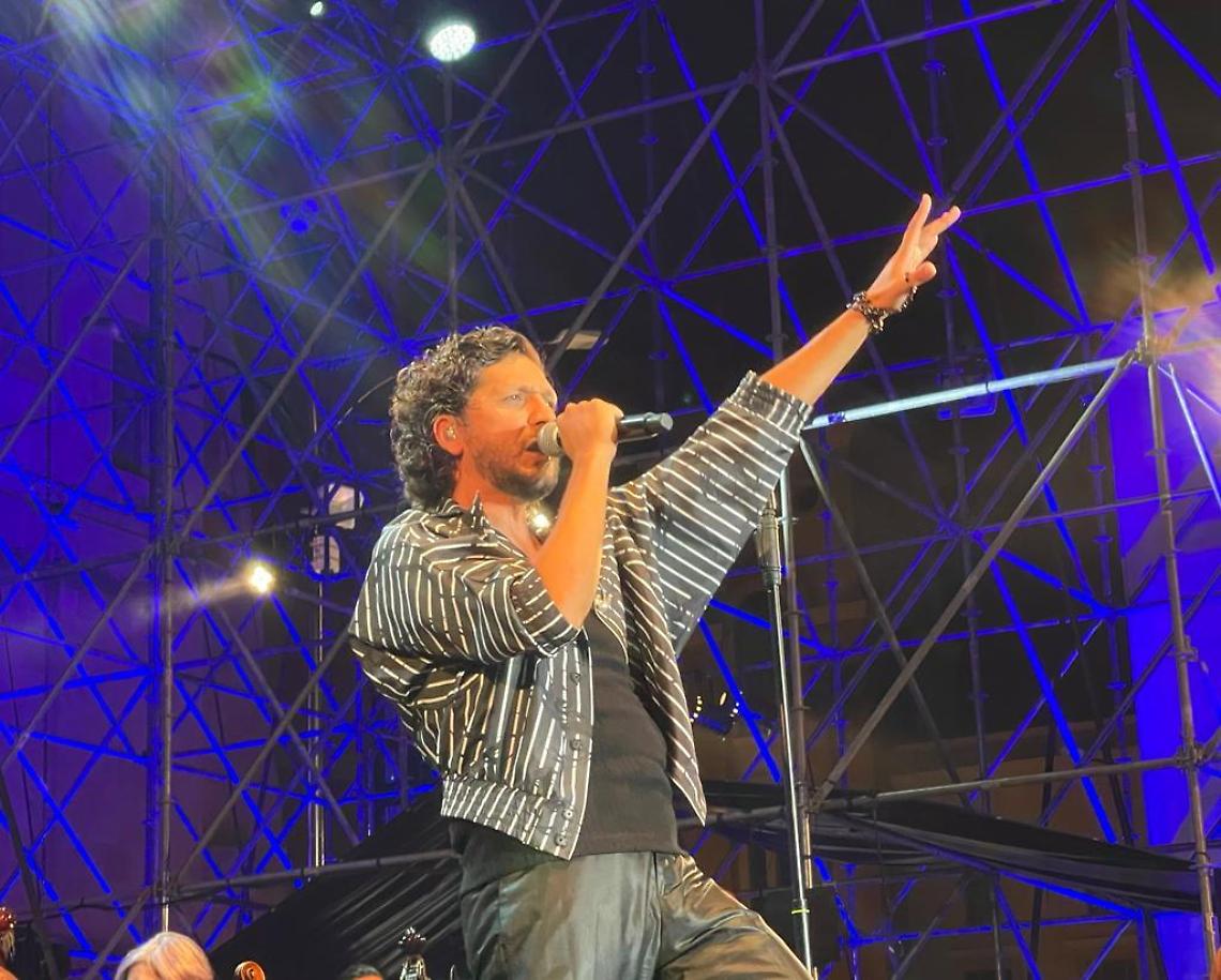 Ermal Meta sul palco del MediTa Festival