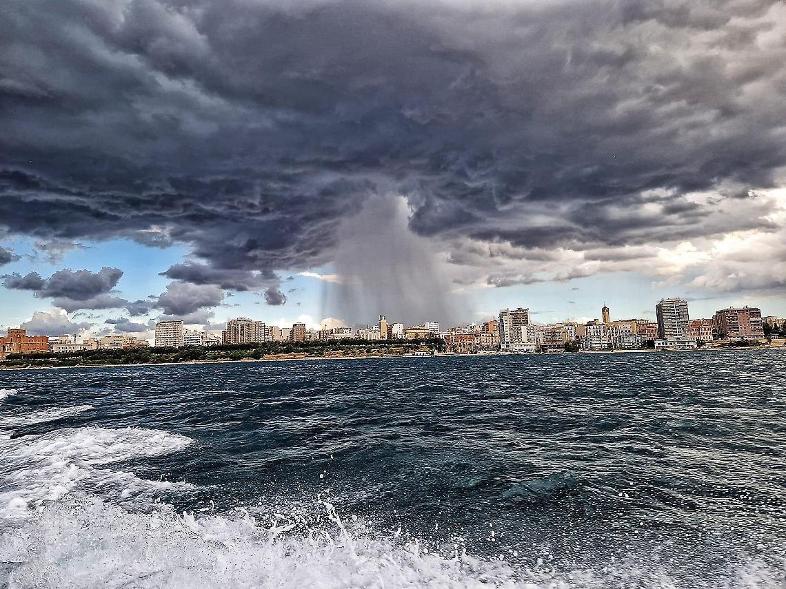 Squarci nel cielo su Taranto - foto di Loredana D’Andria