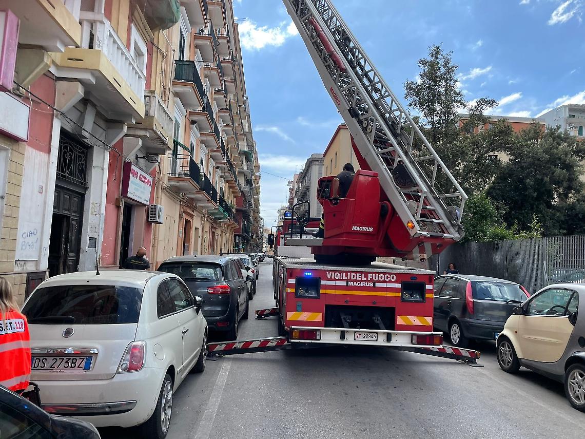L'arrivo dei Vigili del Fuoco - foto di Francesco Manfuso