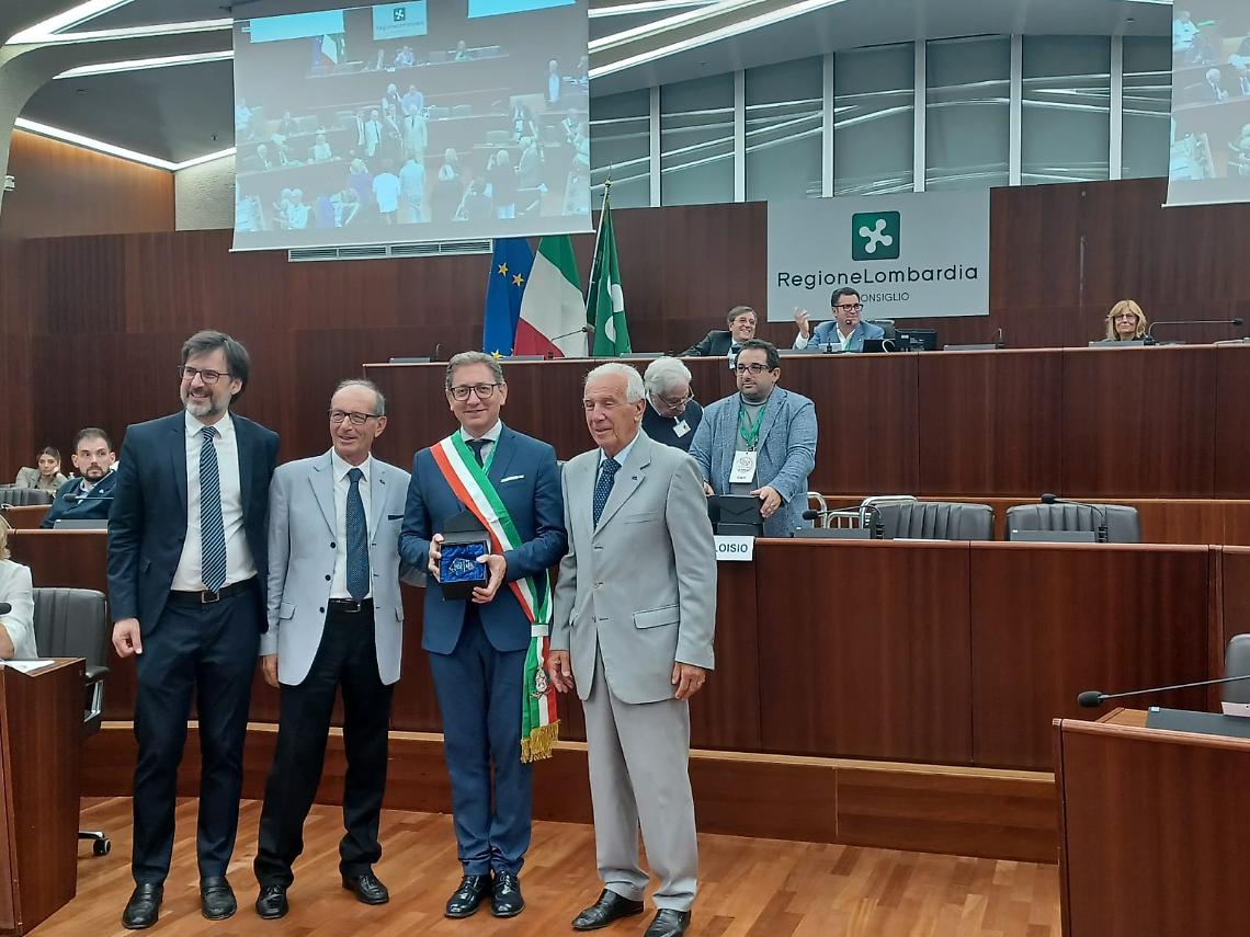 Il sindaco Fabrizio Quarto ritira il premio "Buona Governance"
