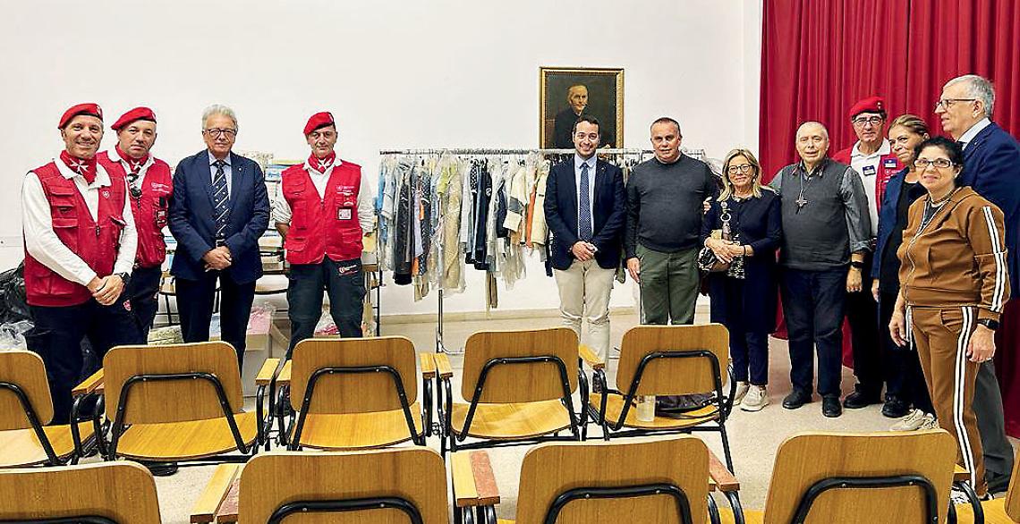Donati indumenti per i bisognosi