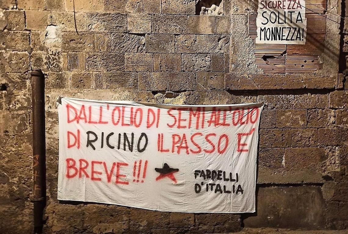 Gli striscioni esposti in Città Vecchia