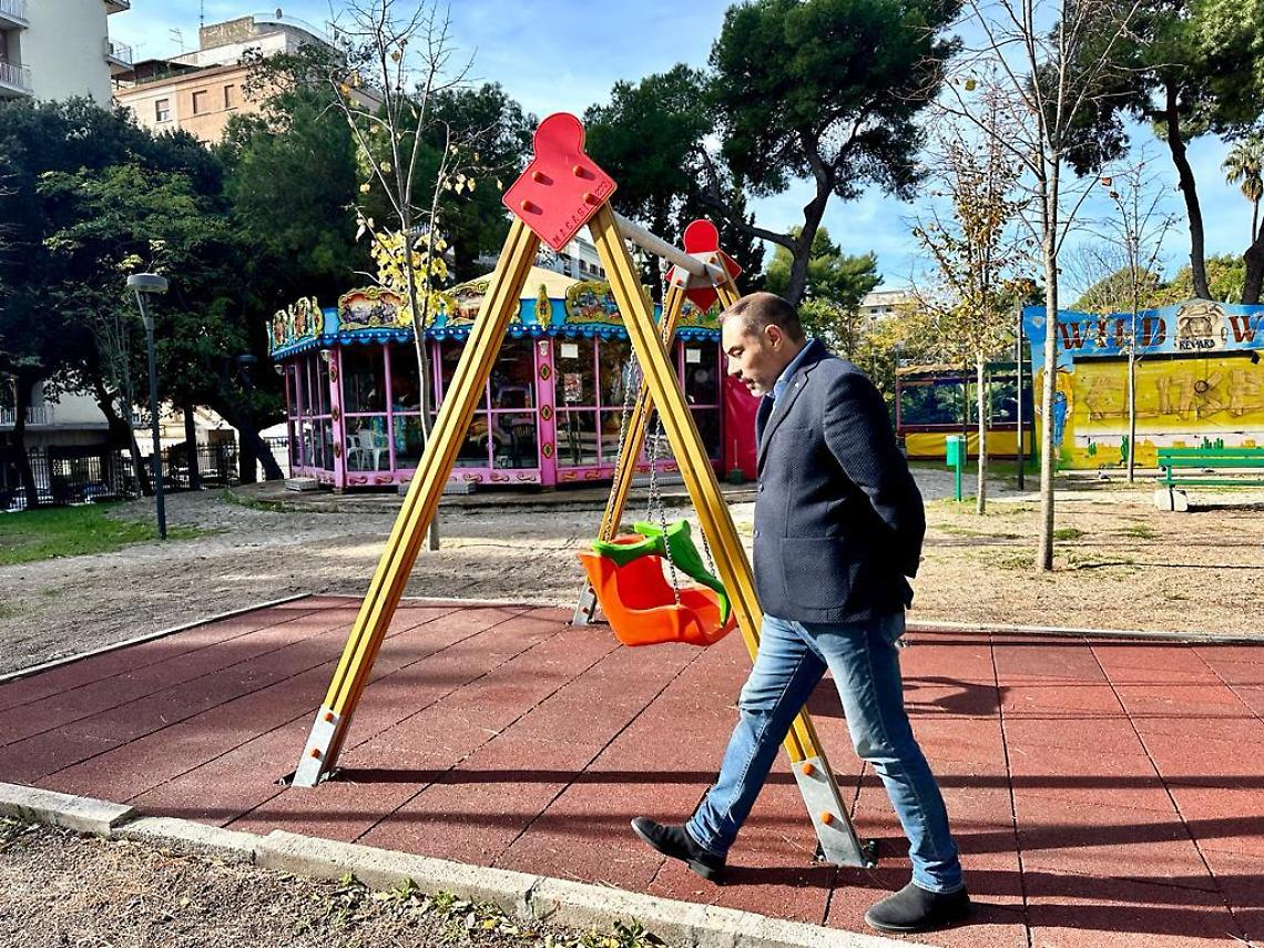 Il sindaco Rinaldo Melucci durante il sopralluogo in Villa Peripato