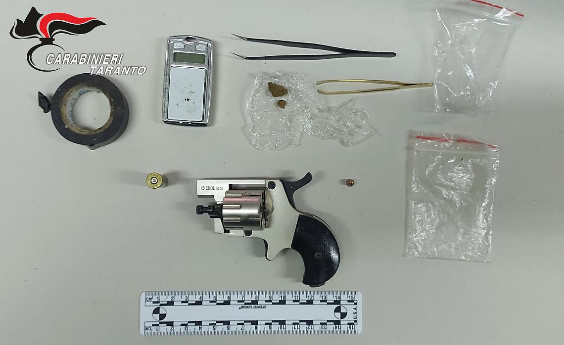 La pistola sequestrata