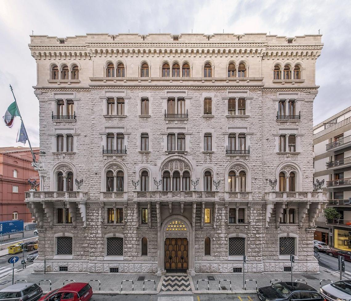 La sede dell'Acquedotto Pugliese a Bari