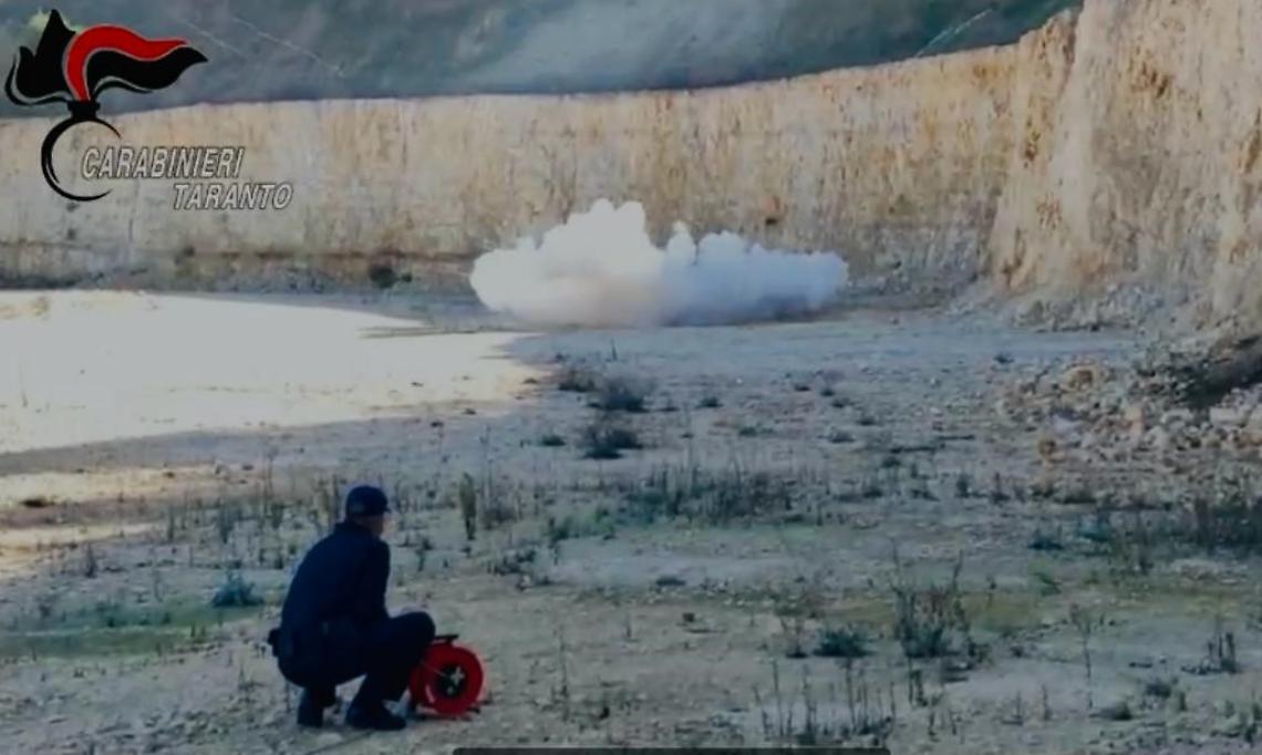 Gli artificieri dei Carabinieri fanno brillare i botti illegali sequestrati