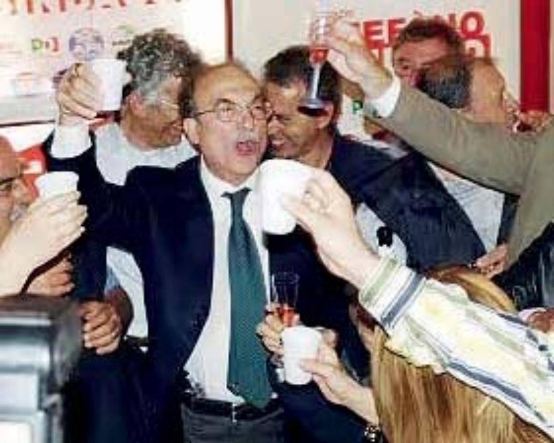 Festeggiamenti con pistola dell'ex Sindaco Ippazio Stefàno