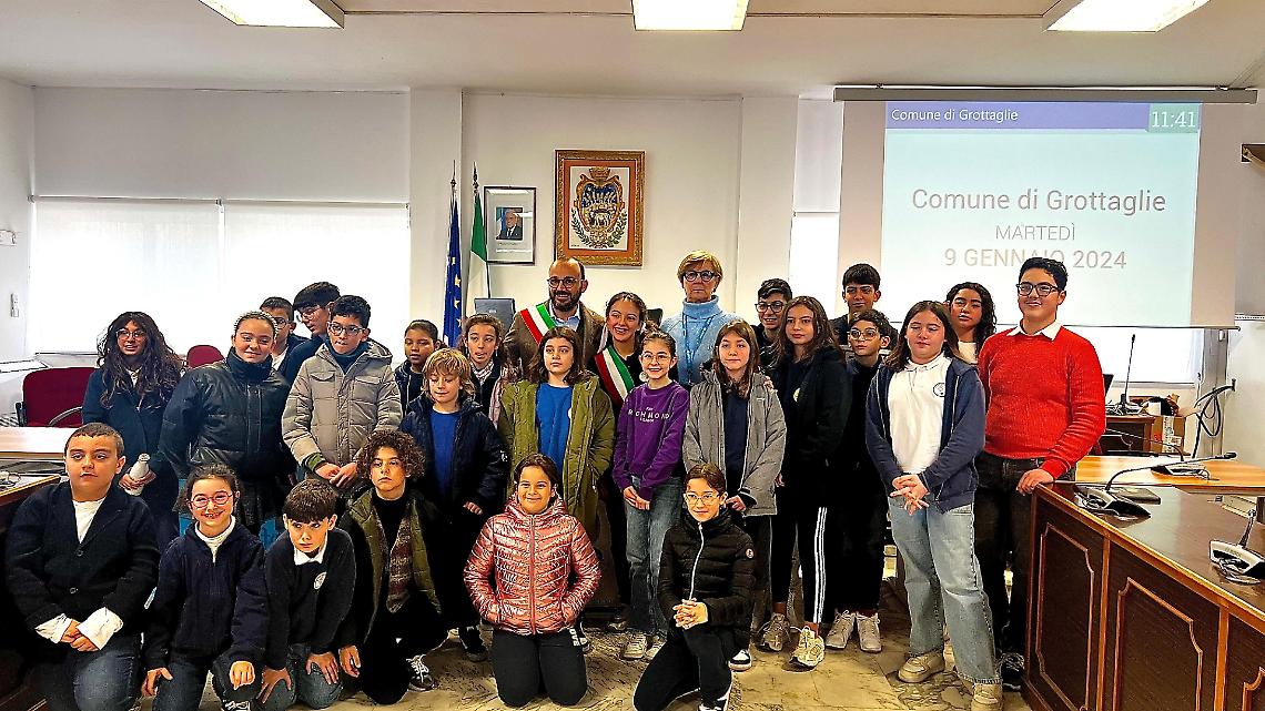 Un momento della cerimonia di insediamento del Consiglio comunale dei Ragazzi e delle Ragazze